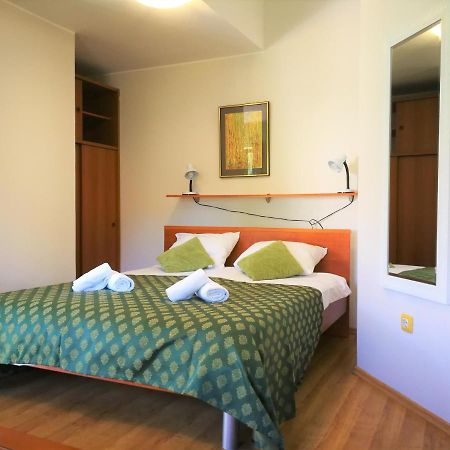 Apartments Bilic With Garden & Swimming Pool - 50M From The Beach ペシュチャーナ・ウヴァラ エクステリア 写真