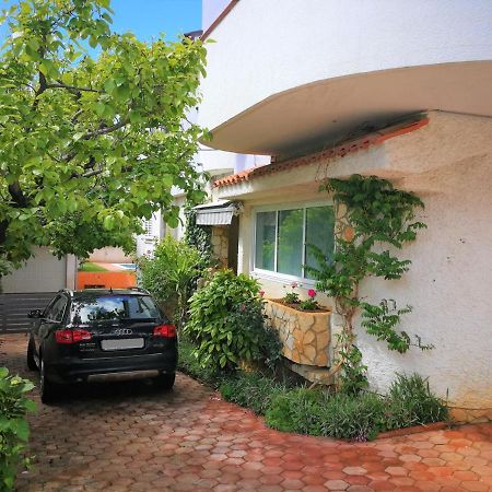 Apartments Bilic With Garden & Swimming Pool - 50M From The Beach ペシュチャーナ・ウヴァラ エクステリア 写真