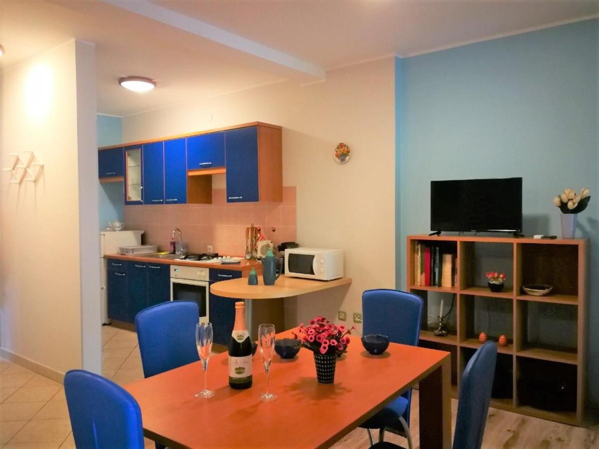 Apartments Bilic With Garden & Swimming Pool - 50M From The Beach ペシュチャーナ・ウヴァラ エクステリア 写真