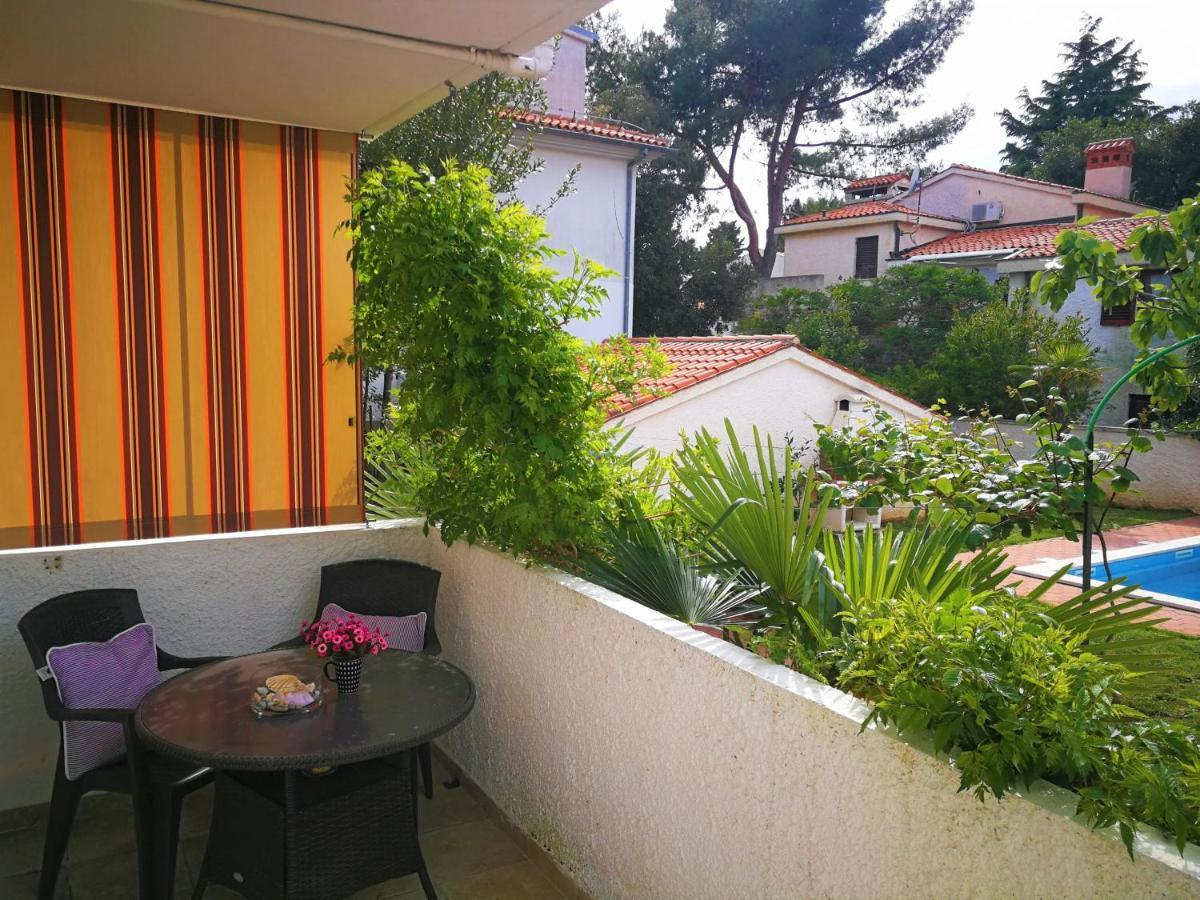Apartments Bilic With Garden & Swimming Pool - 50M From The Beach ペシュチャーナ・ウヴァラ エクステリア 写真