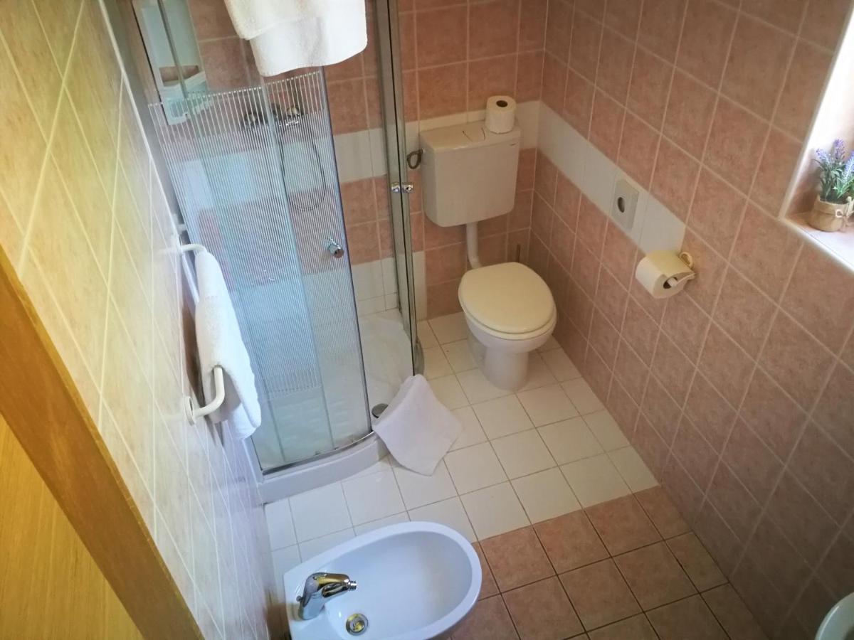 Apartments Bilic With Garden & Swimming Pool - 50M From The Beach ペシュチャーナ・ウヴァラ エクステリア 写真