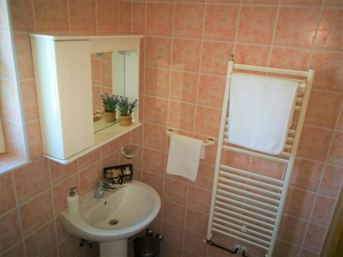 Apartments Bilic With Garden & Swimming Pool - 50M From The Beach ペシュチャーナ・ウヴァラ エクステリア 写真